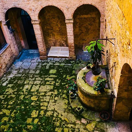 Borgo Tolomei *